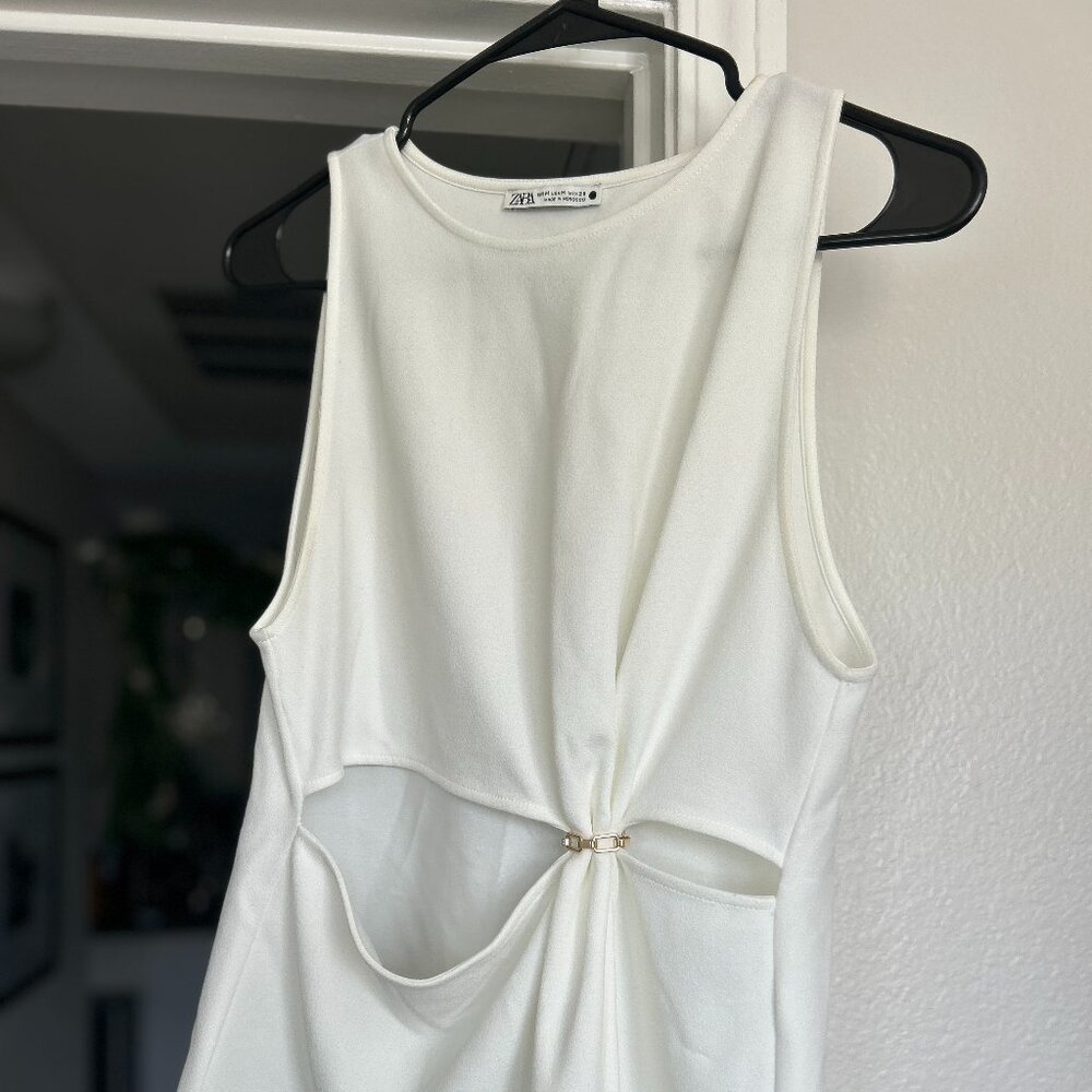 Zara sleeveless peek-a-book top